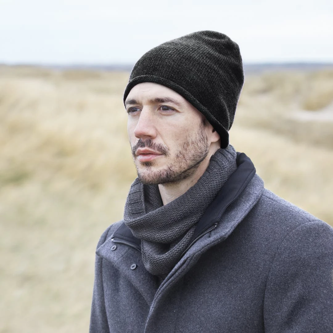 Fawler Bonnet Noir En Laine Mérinos Franke Montagna 4 Fawler Bonnet Noir En Laine Mérinos Franke Montagna – Image 2