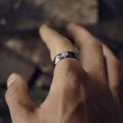 Lucleon Fortis | Anneau à Facettes En Acier Damas Gris Gunmetal Et Titane Couleur Or Rose - 7 Mm -Bagues Magasin 1x1 dsc2137 25910