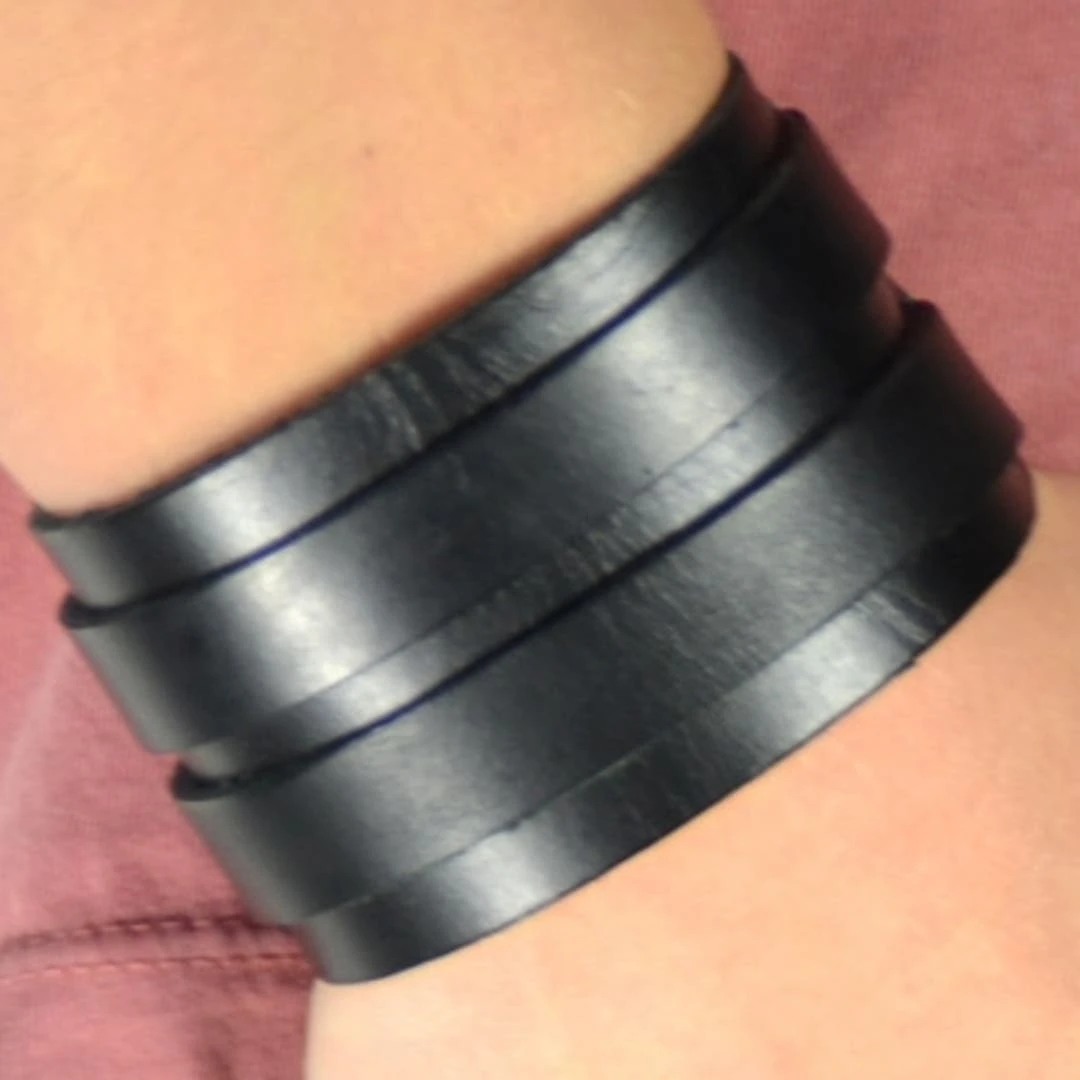 Collin Rowe Bracelet En Cuir Noir élégant à 2 Bandes 6 Collin Rowe Bracelet En Cuir Noir élégant à 2 Bandes – Image 4