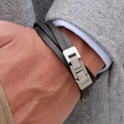Lucleon Bracelet Roy à Double Tour En Cuir Foncé Avec Fermoir Argenté 13 Lucleon Bracelet Roy à Double Tour En Cuir Foncé Avec Fermoir Argenté -Bagues Magasin black bracelet 1