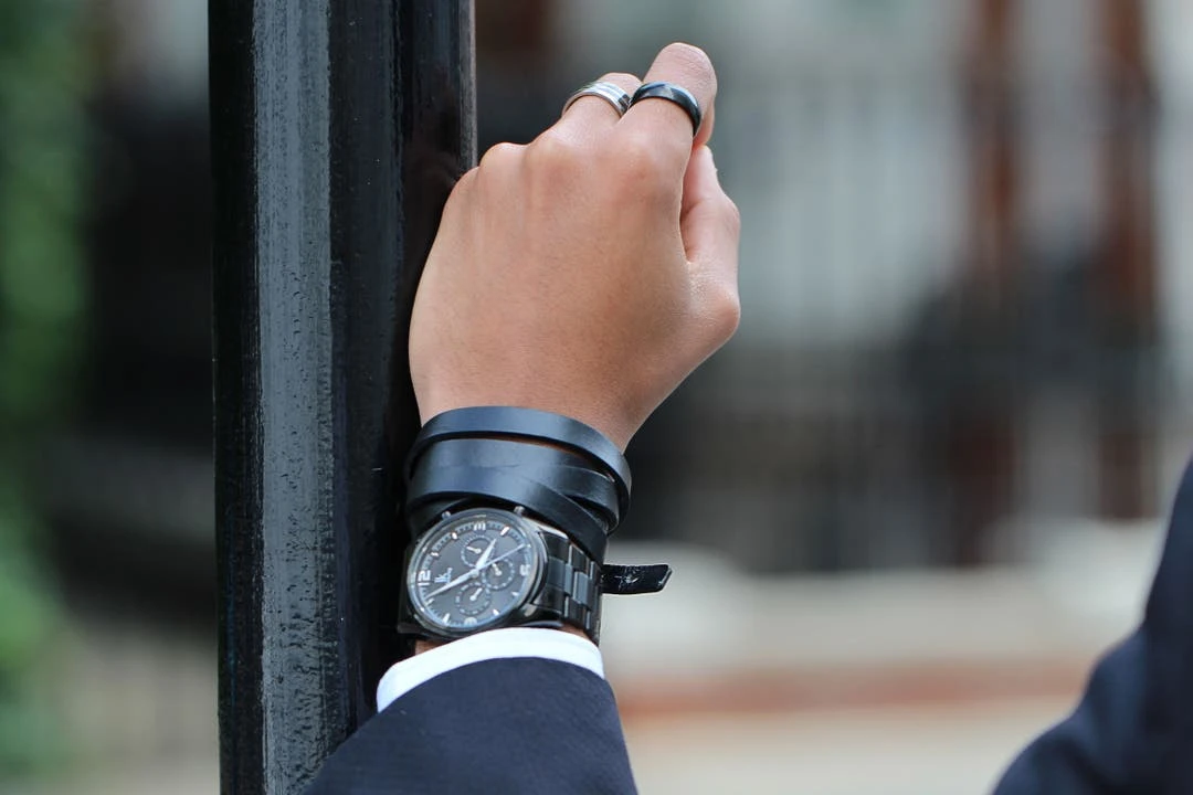 Fort Tempus Anneau En Titane Noir "La Tradition" 8 Fort Tempus Anneau En Titane Noir "La Tradition" – Image 6