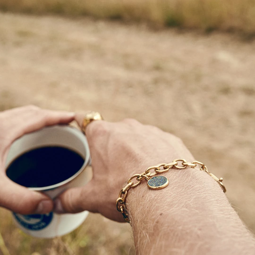 Arkai Atlas | Bracelet En Acier Doré Avec Pendentif Azurite Et Malachite 4 Arkai Atlas | Bracelet En Acier Doré Avec Pendentif Azurite Et Malachite – Image 2