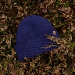 Fawler Hiems | Bonnet Bleu Marine à Revers En Laine Recyclée 9 Fawler Hiems | Bonnet Bleu Marine à Revers En Laine Recyclée -Bagues Magasin ste hiem scarves hats and gloves collection 26410 1x1 2