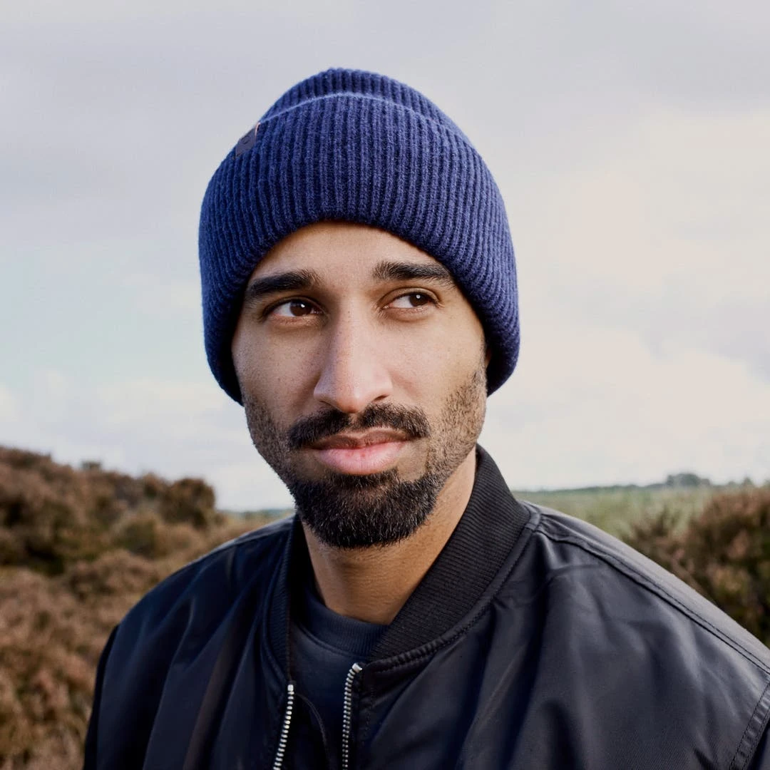 Fawler Hiems | Bonnet Bleu Marine à Revers En Laine Recyclée 5 Fawler Hiems | Bonnet Bleu Marine à Revers En Laine Recyclée – Image 3