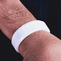 Lucleon Ferrum | Anneau Blanc En Céramique Brossée à Bords Biseautés Polis - 8 Mm 13 Lucleon Ferrum | Anneau Blanc En Céramique Brossée à Bords Biseautés Polis - 8 Mm -Bagues Magasin ste ll ferrum rings asbj rn 25559 25568 1x1 30bm