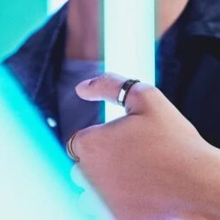 Lucleon Ferrum | Anneau De Couleur Noire à Bande Centrale Argentée En Métal Poli - 6 Mm -Bagues Magasin ste ll ferrum rings asbj rn 25780 1x1 50