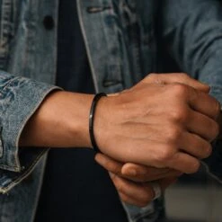 Lucleon Bracelet Manchette Noir à Profil étroit -Bagues Magasin thin3abf3293f2be1758fb022ada672be5f0 2