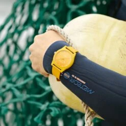 Waykins Recapture | Montre Jaune En Matériaux Recyclés -Bagues Magasin wa rst recapture recycled watch omhu 25270 1x1 4novaverzija